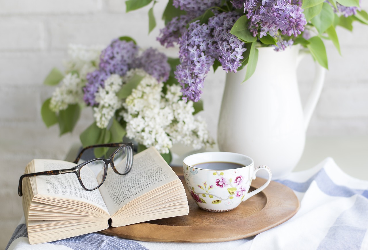 Reading a Lilac Oil Label Before You Order: Composition, Base, and Lot